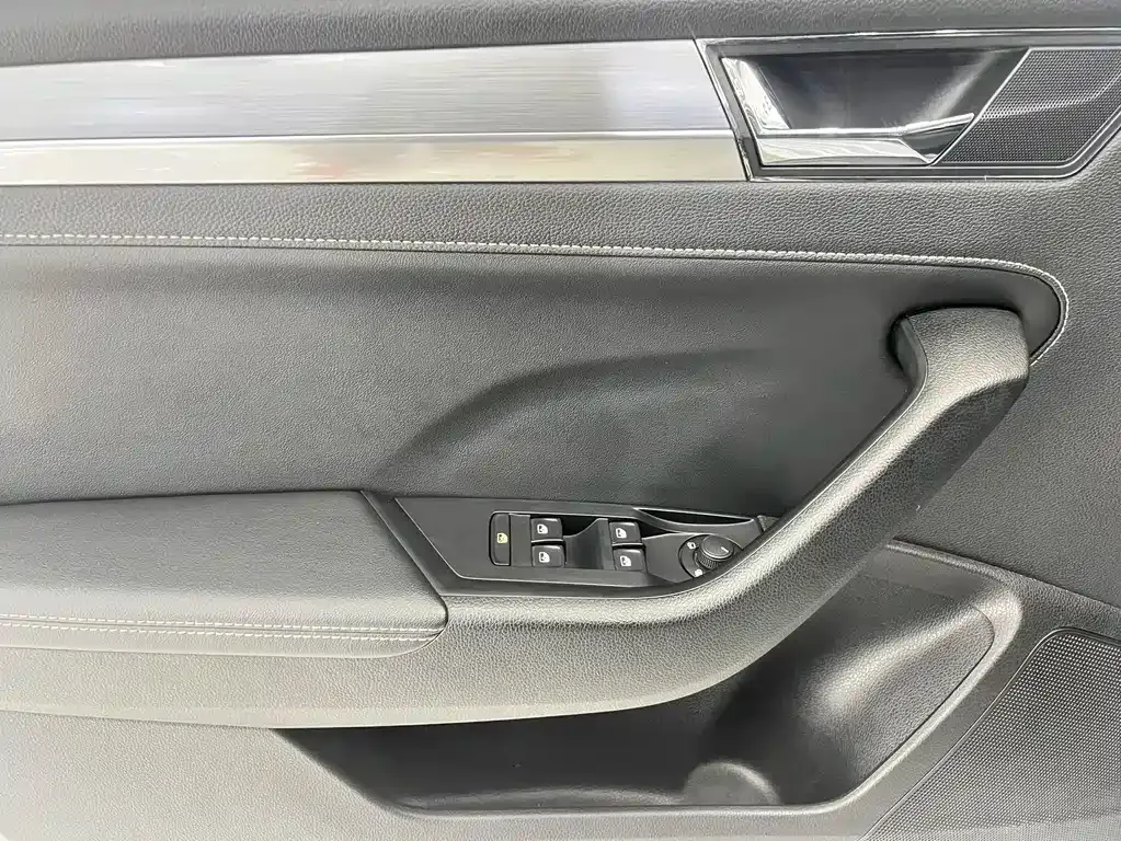 Skoda Superb — фото 10
