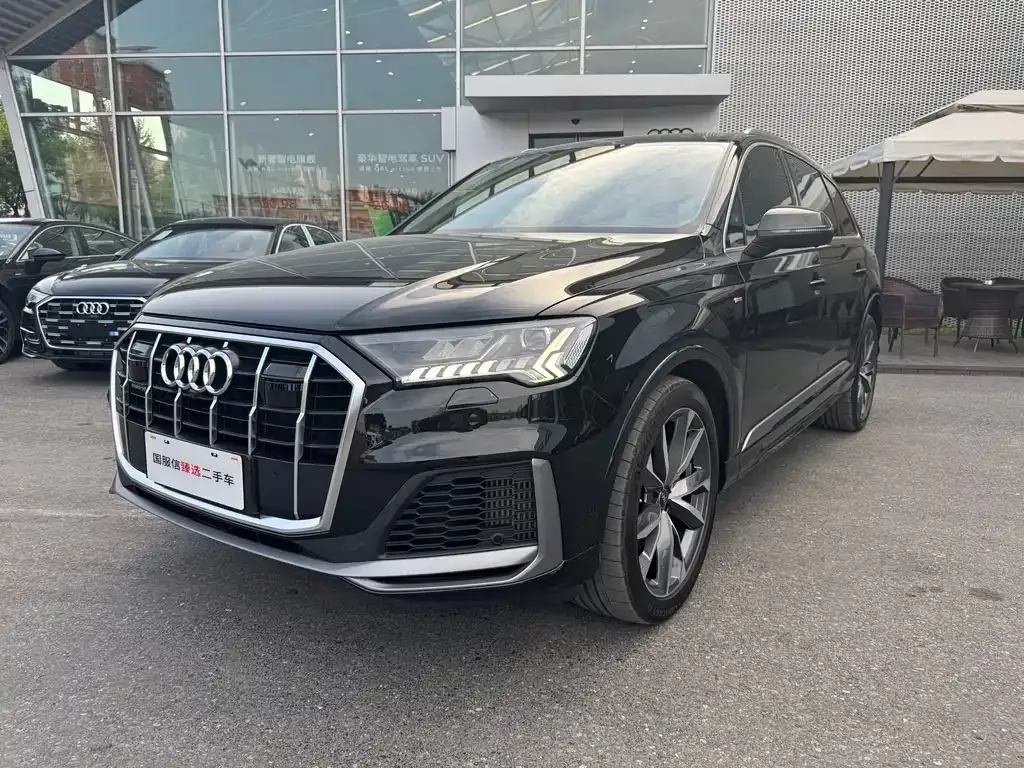 Audi Q7 — фото 1