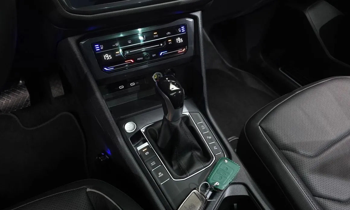 Volkswagen Tiguan — фото 8