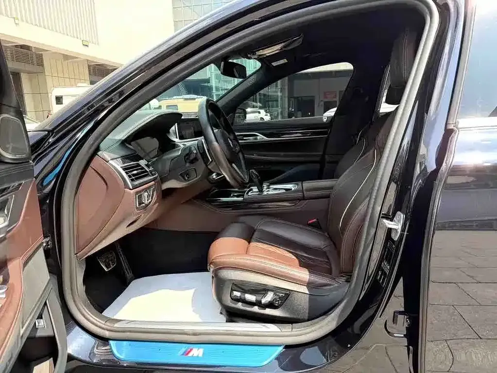 BMW 7 Series 2021 из CN, фото 5