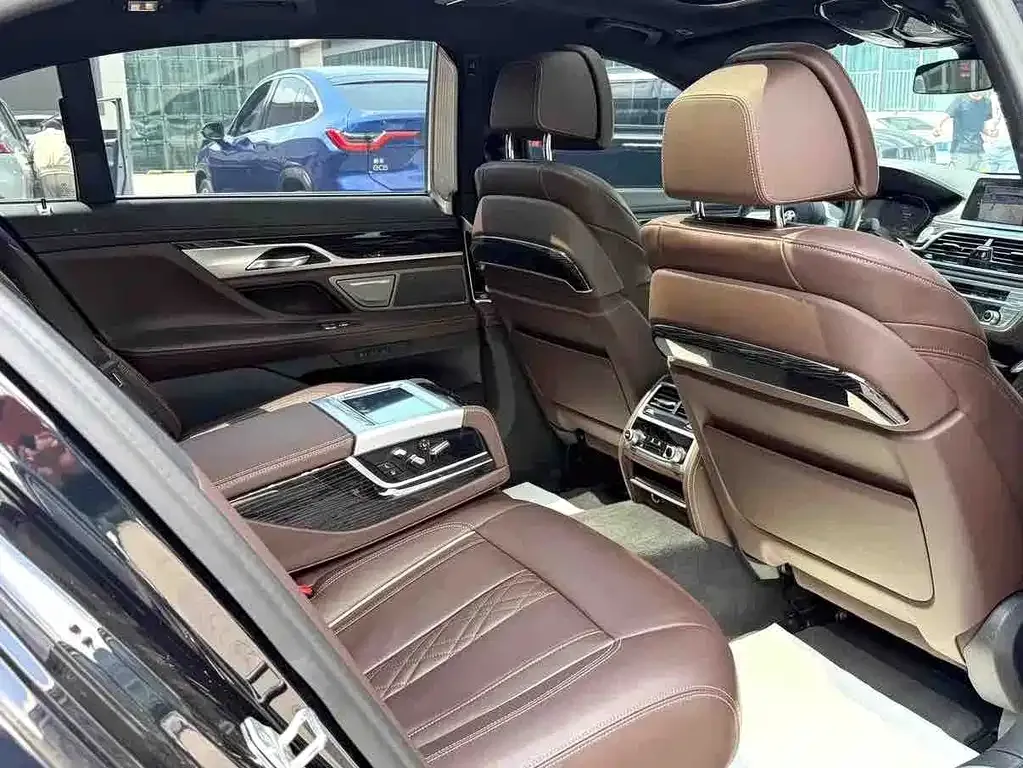 BMW 7 Series 2021 из CN, фото 7
