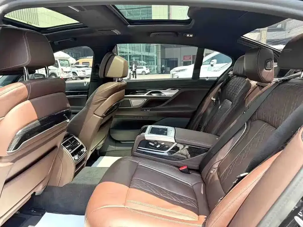 BMW 7 Series 2021 из CN, фото 4