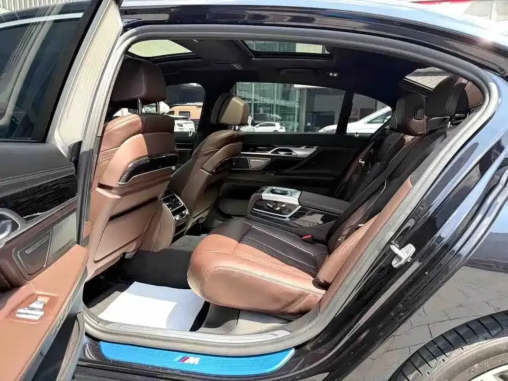 BMW 7 Series 2021 из CN, фото 6