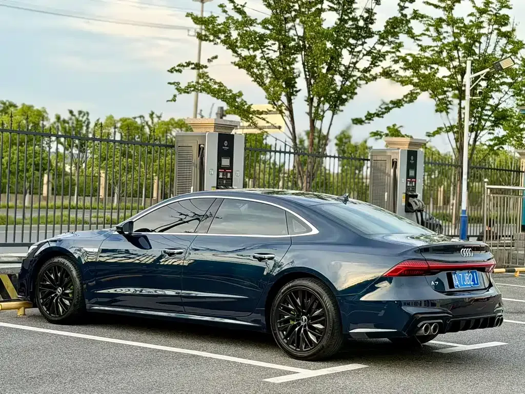 Audi A7L — фото 8