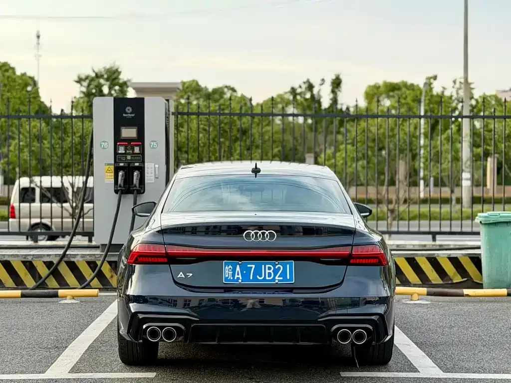 Audi A7L — фото 5