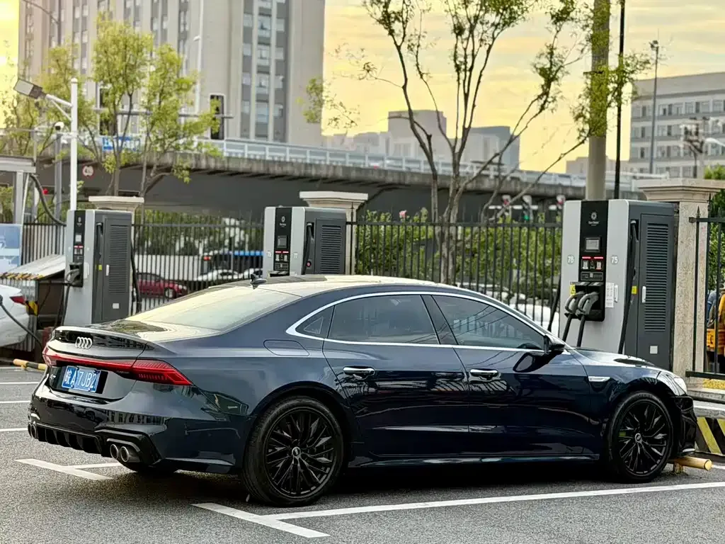 Audi A7L — фото 6