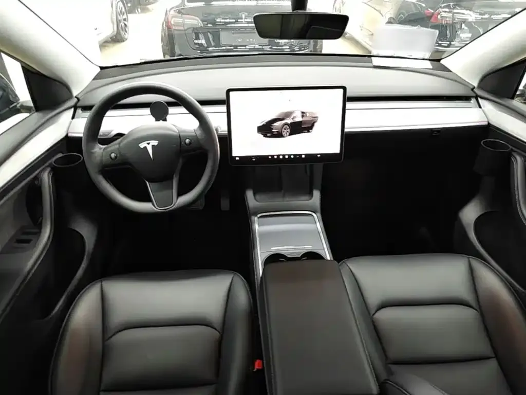 Tesla Model Y — фото 8