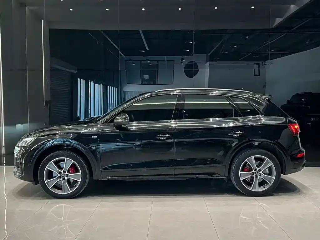 Audi Q5L — фото 2
