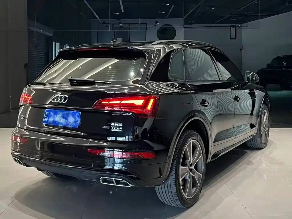Audi Q5L — фото 6