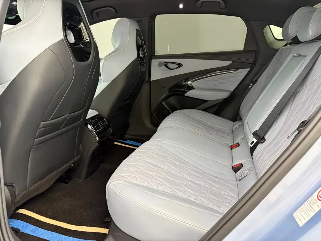 BYD Seal — фото 8