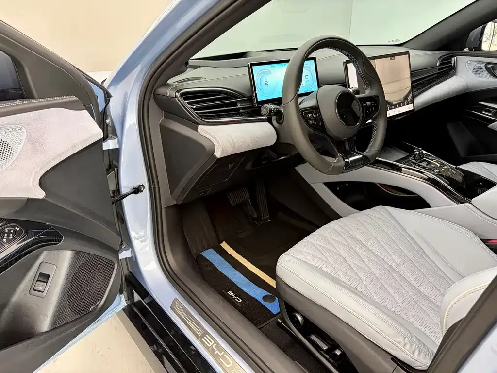 BYD Seal — фото 10