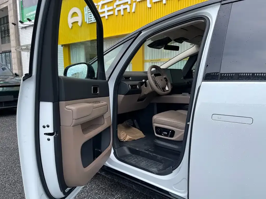 Li Auto MEGA — фото 3