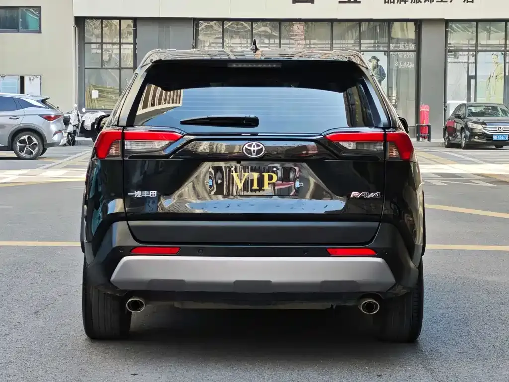 Toyota RAV4 — фото 3