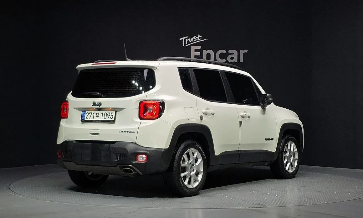 Jeep Renegade — фото 3