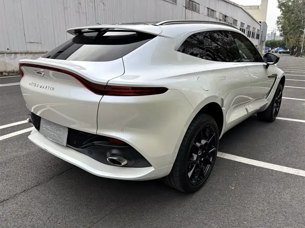 Aston Martin DBX — фото 3