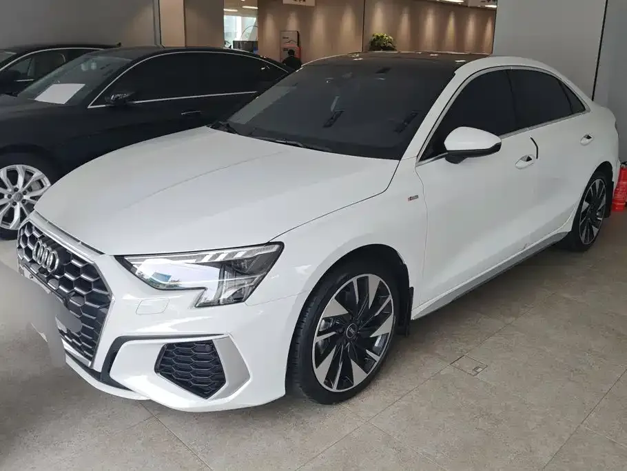 Audi A3 — фото 1