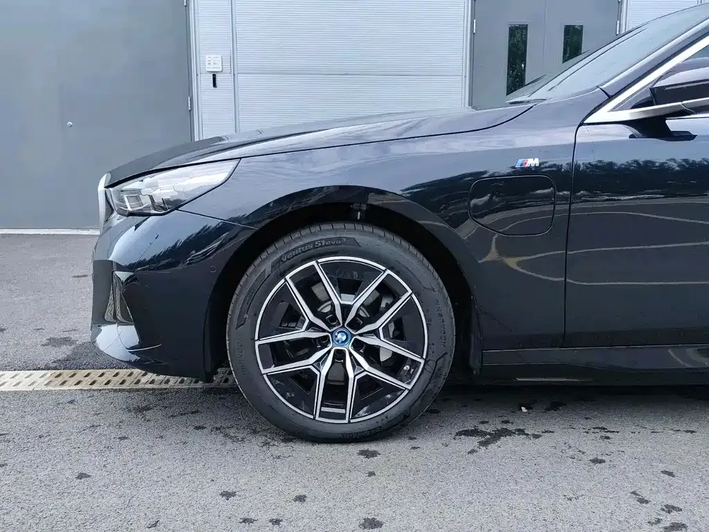 BMW i5 — фото 6