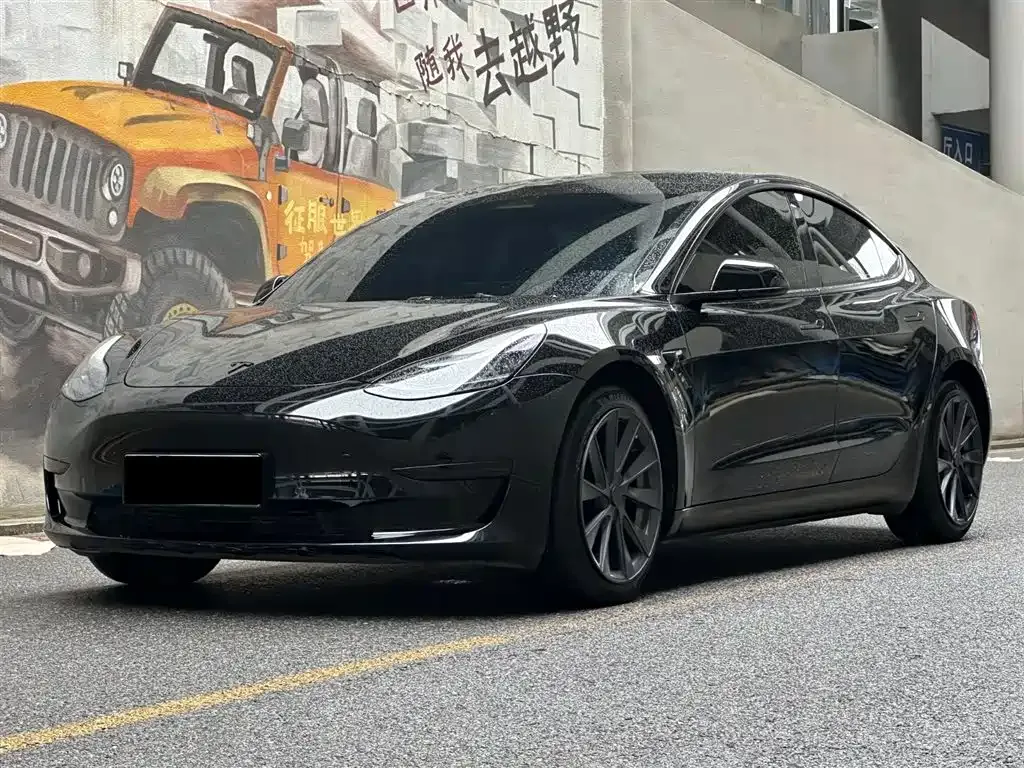 Tesla Model 3 — фото 1
