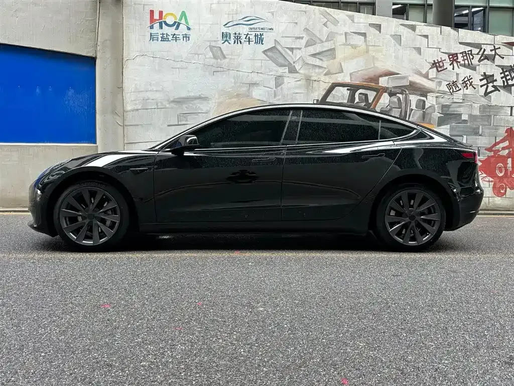 Tesla Model 3 — фото 10