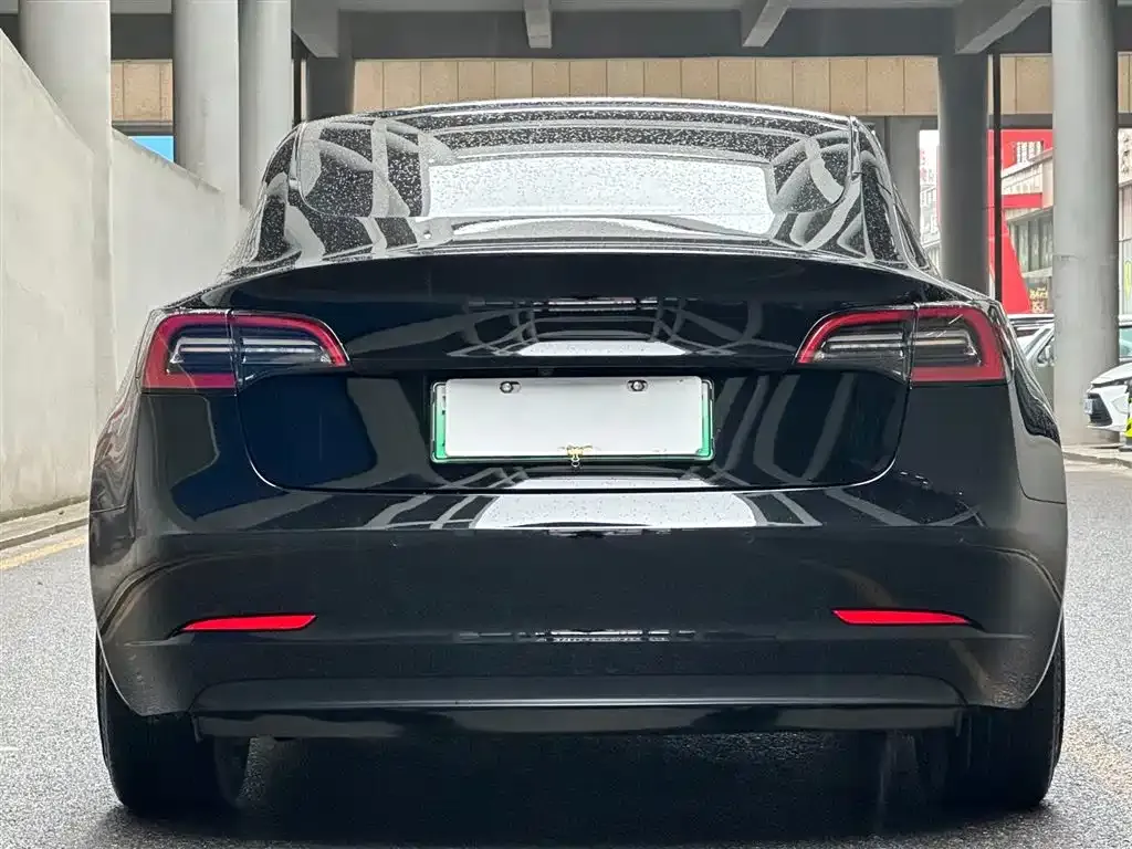 Tesla Model 3 — фото 2
