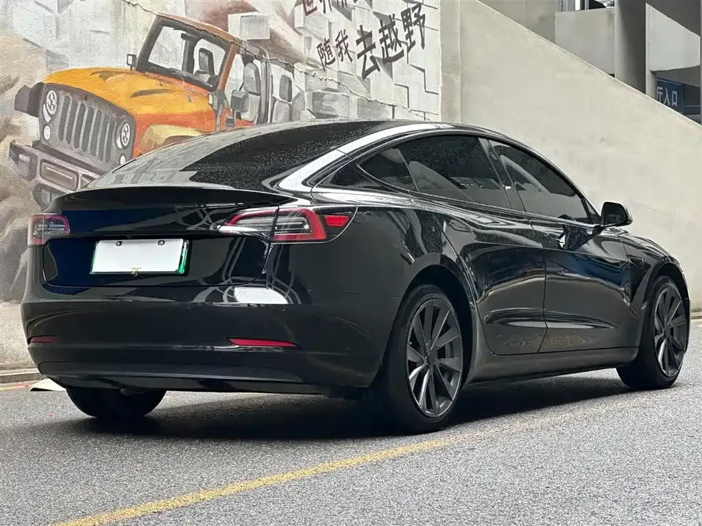 Tesla Model 3 — фото 9