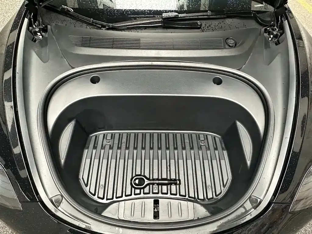 Tesla Model 3 — фото 4