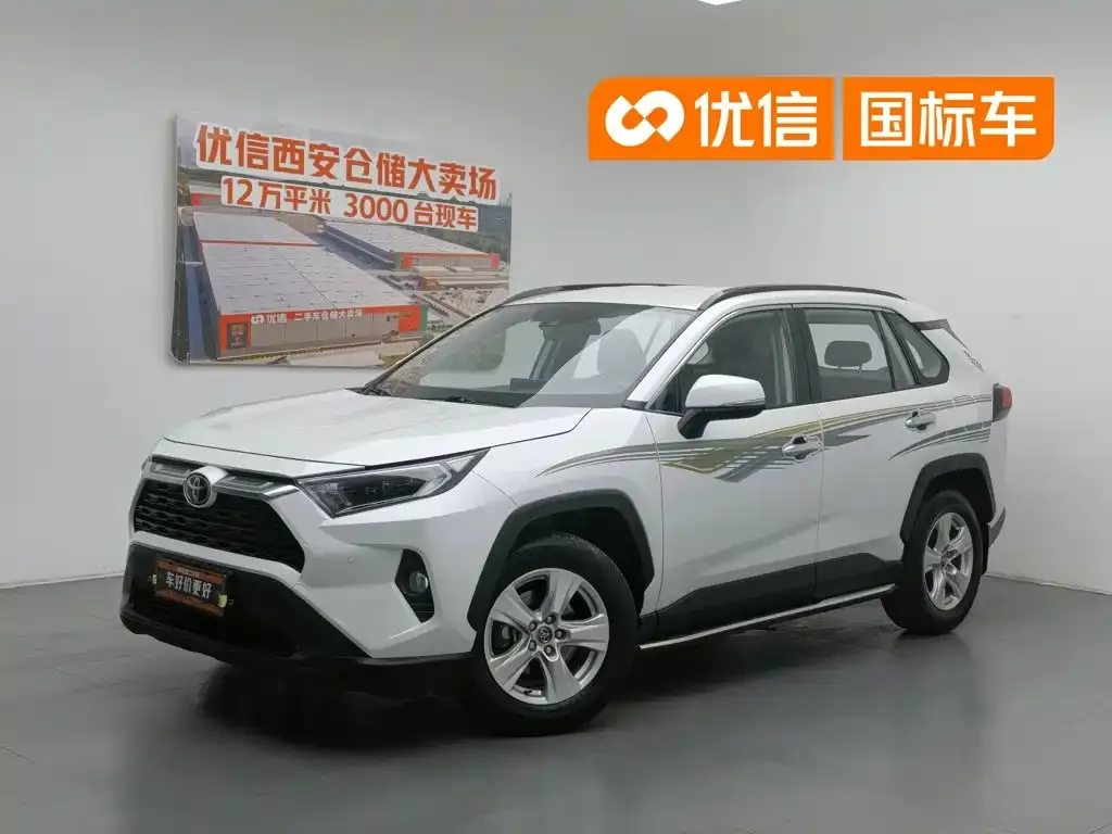 Toyota RAV4 — фото 1