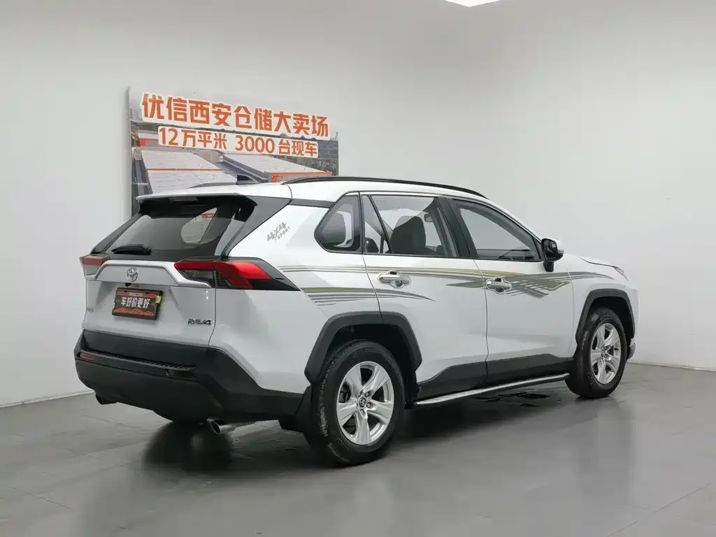 Toyota RAV4 — фото 3