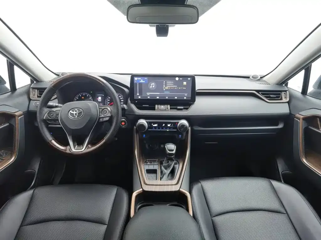 Toyota RAV4 — фото 10