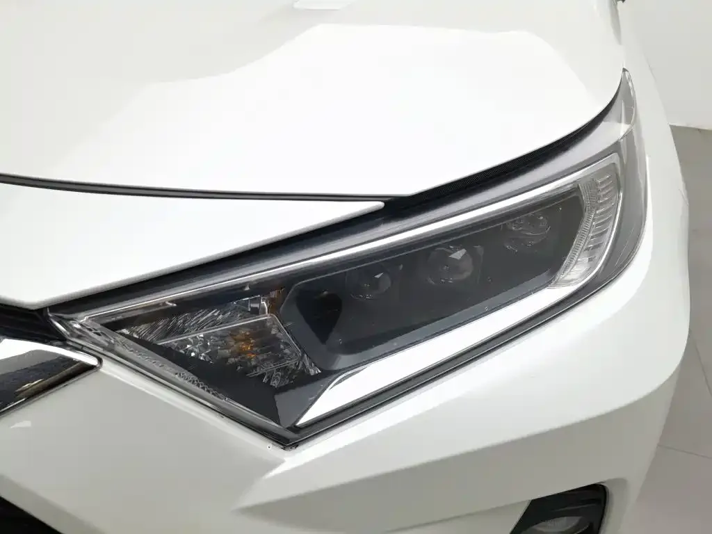 Toyota RAV4 — фото 4