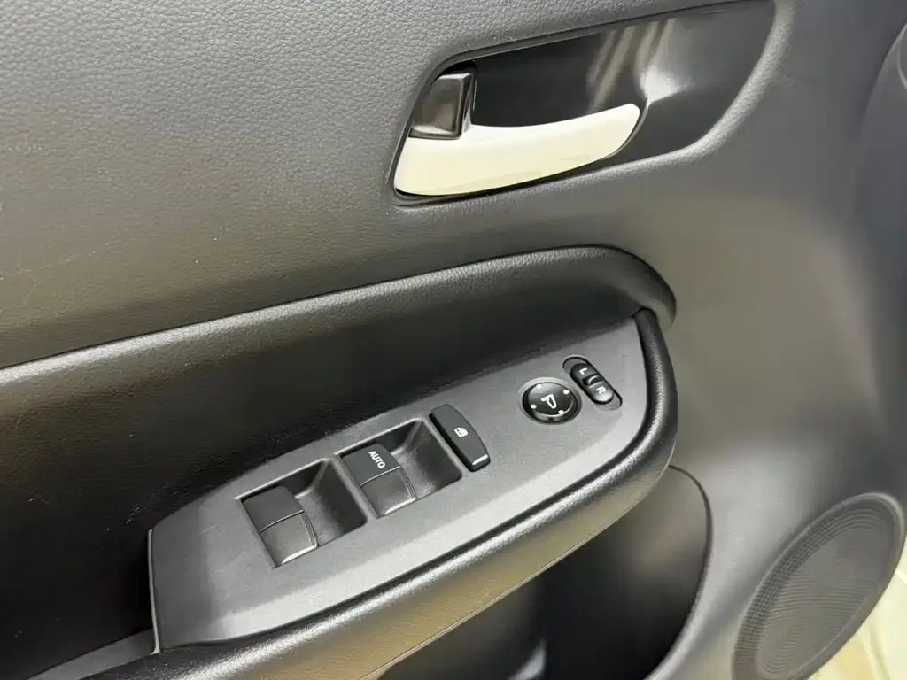 Honda Fit — фото 8