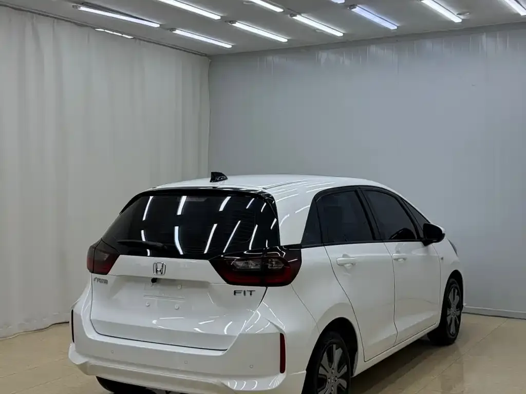 Honda Fit — фото 5