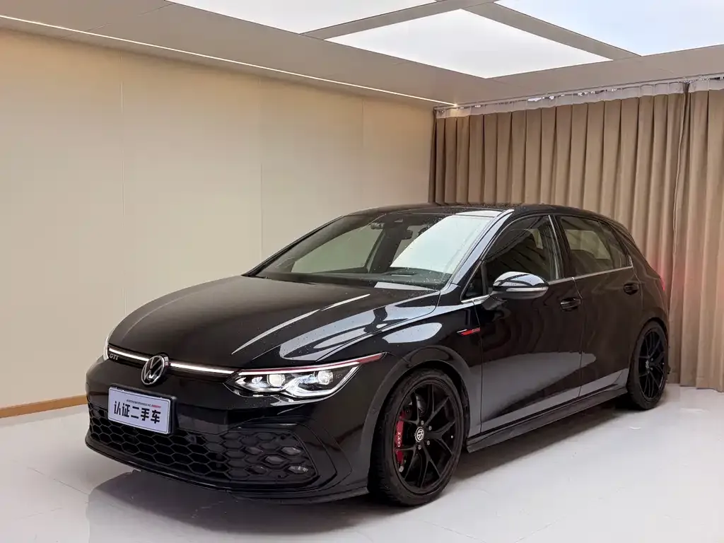 Volkswagen Golf GTI — фото 1