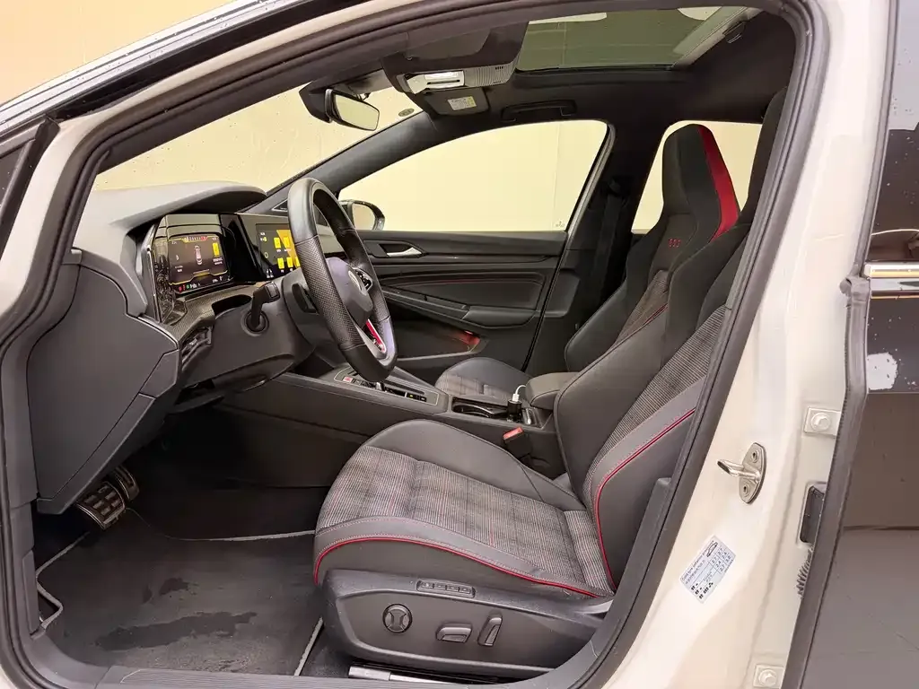 Volkswagen Golf GTI — фото 6