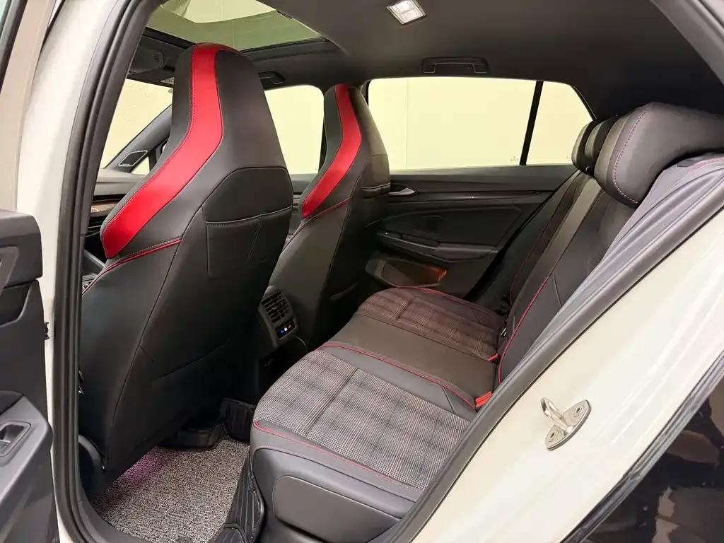 Volkswagen Golf GTI — фото 8
