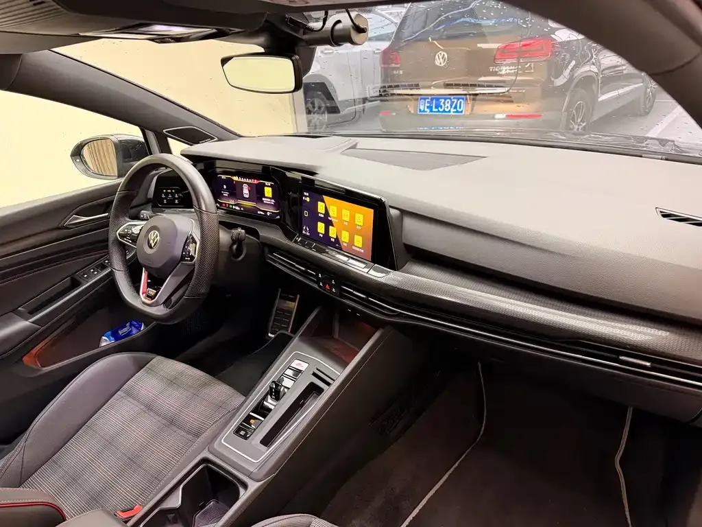 Volkswagen Golf GTI — фото 7