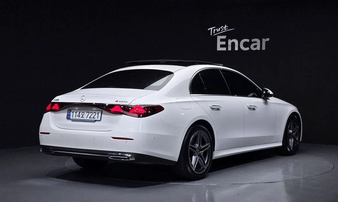 Mercedes-Benz E-Class — фото 4