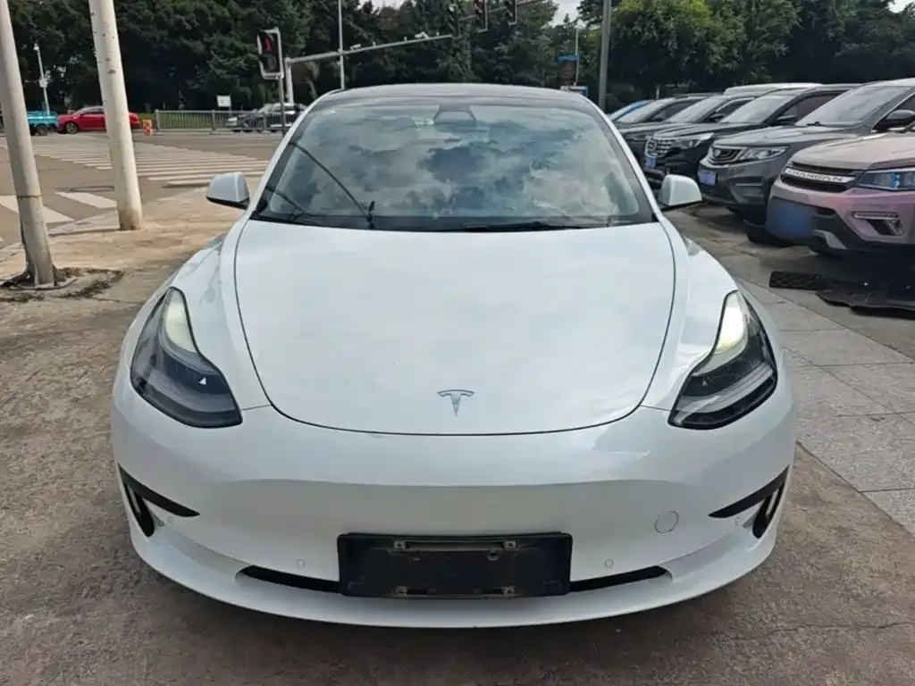 Tesla Model 3 — фото 4