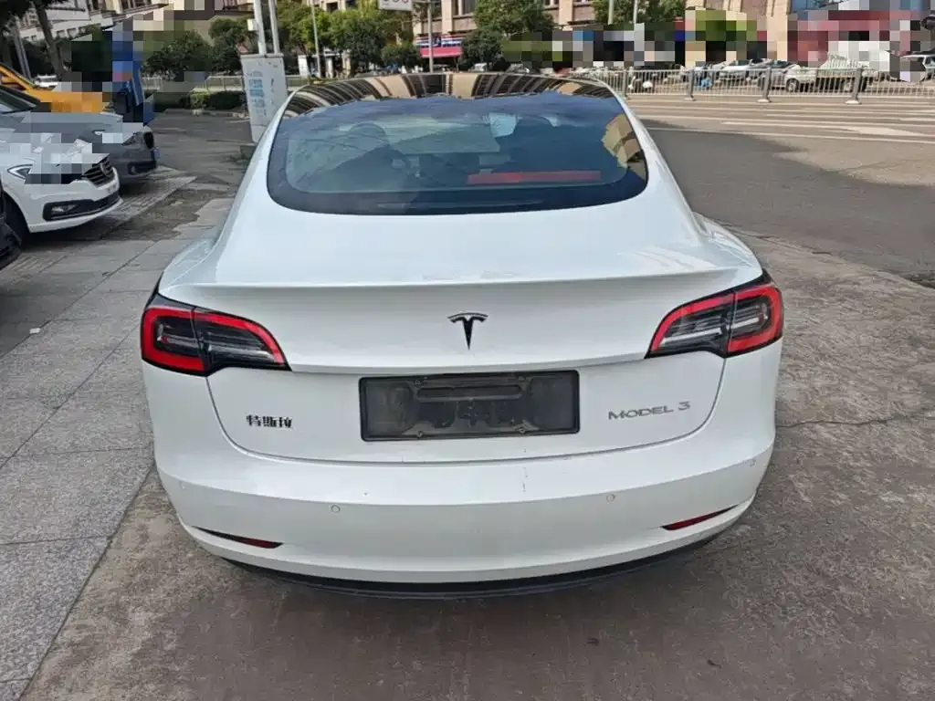 Tesla Model 3 — фото 10