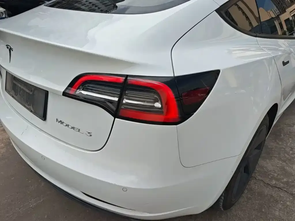 Tesla Model 3 — фото 3