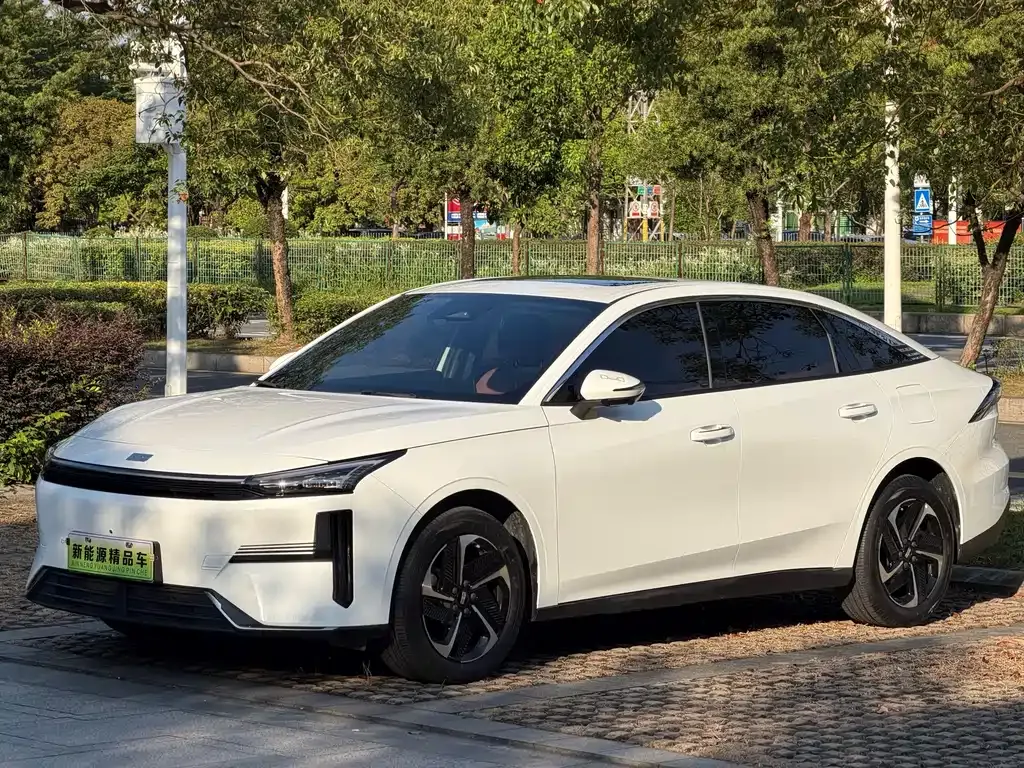 Geely Galaxy L6 — фото 1