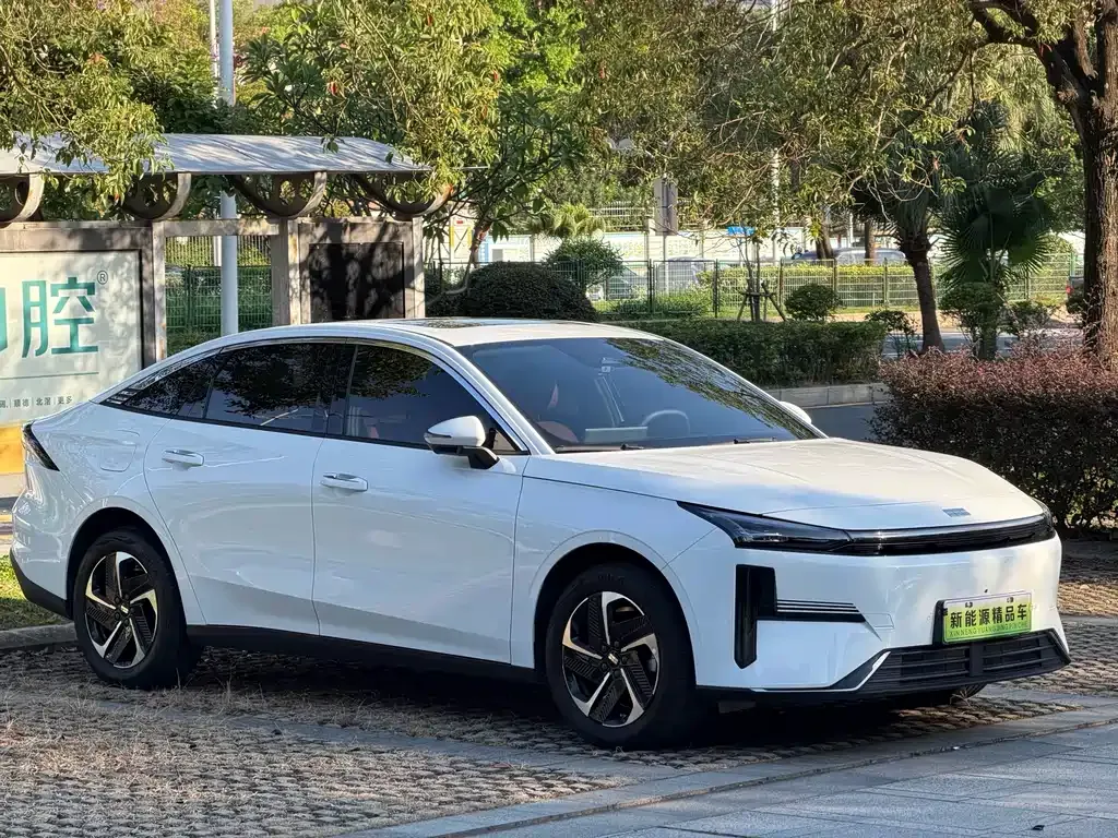 Geely Galaxy L6 — фото 9