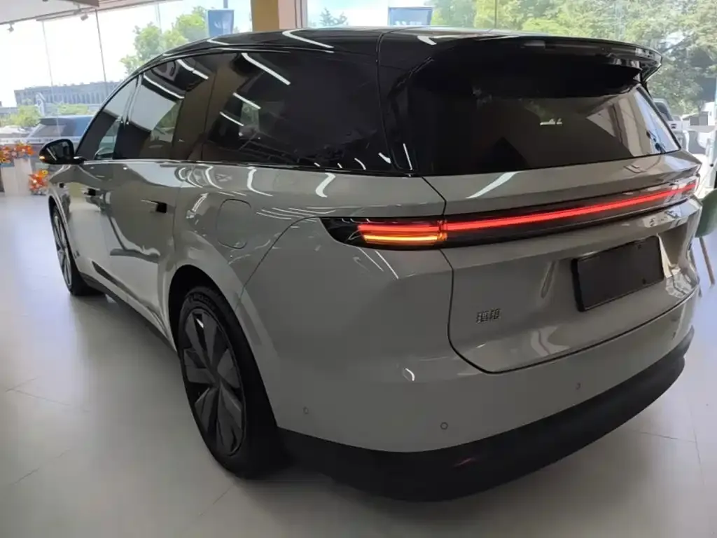 Li Auto i8 — фото 4