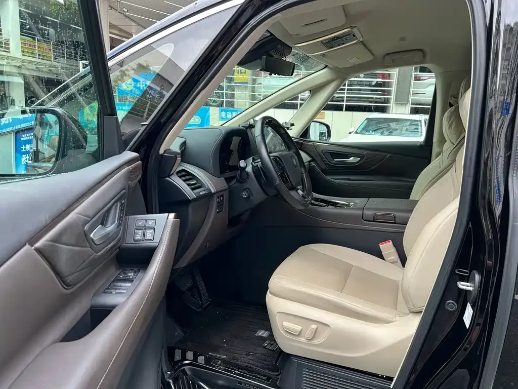 Toyota Vellfire — фото 3