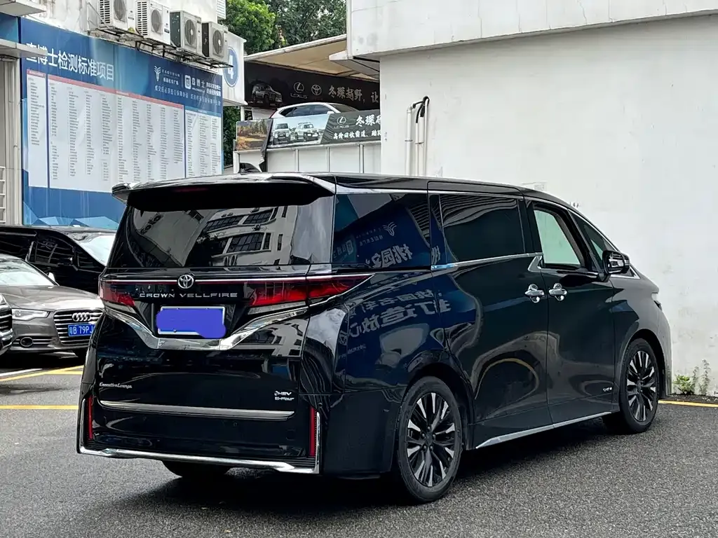 Toyota Vellfire — фото 9