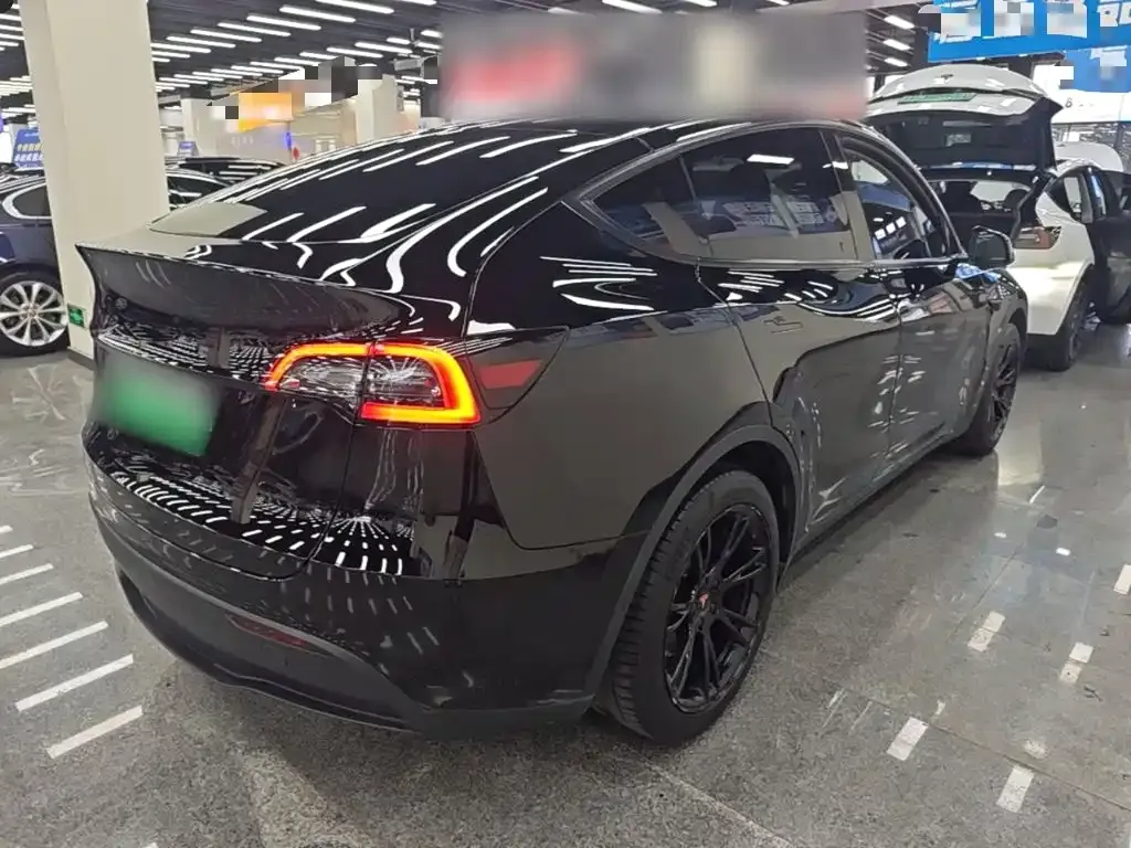 Tesla Model Y — фото 5