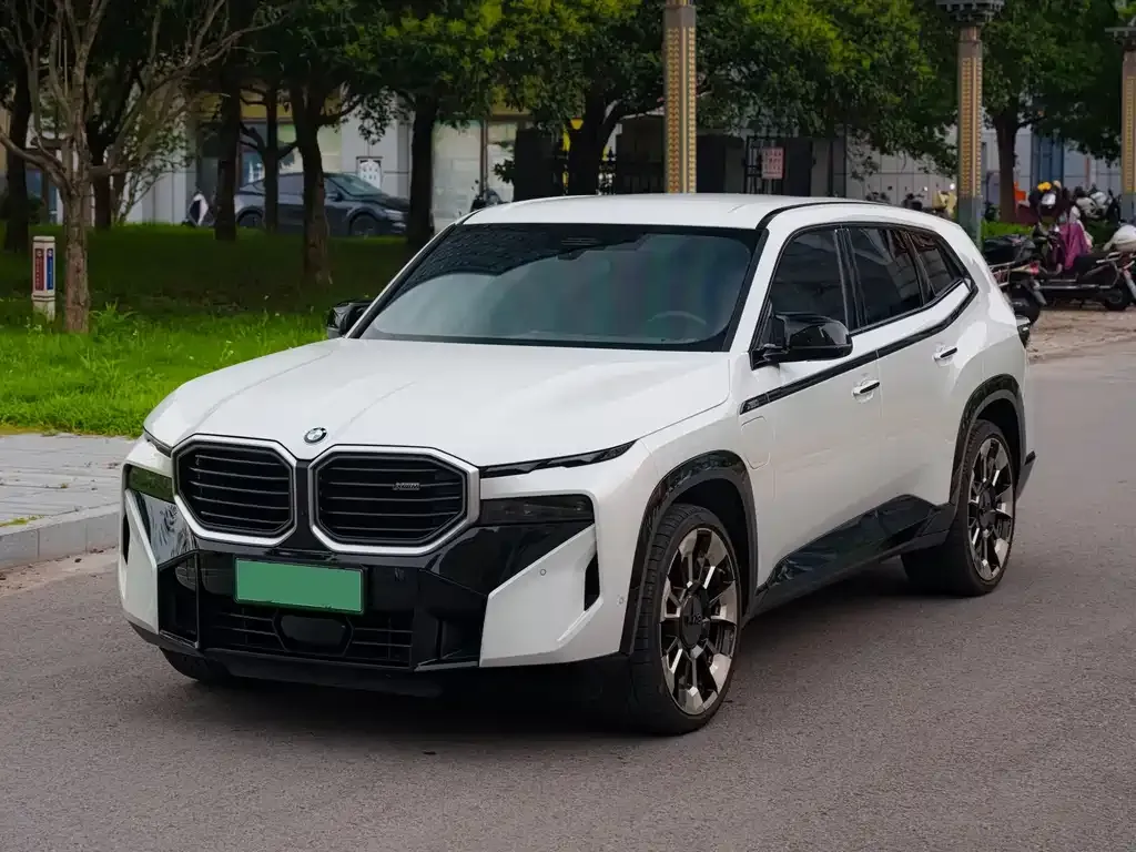 BMW XM — фото 1