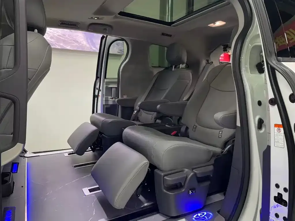Toyota Granvia — фото 9