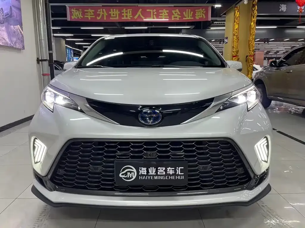 Toyota Granvia — фото 7