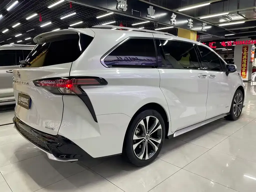 Toyota Granvia — фото 10